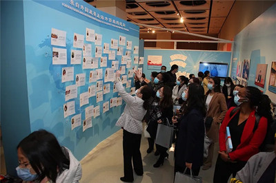 全国妇联“团结抗疫,巾帼在行动”主题图片展在中国妇女儿童博物馆举办